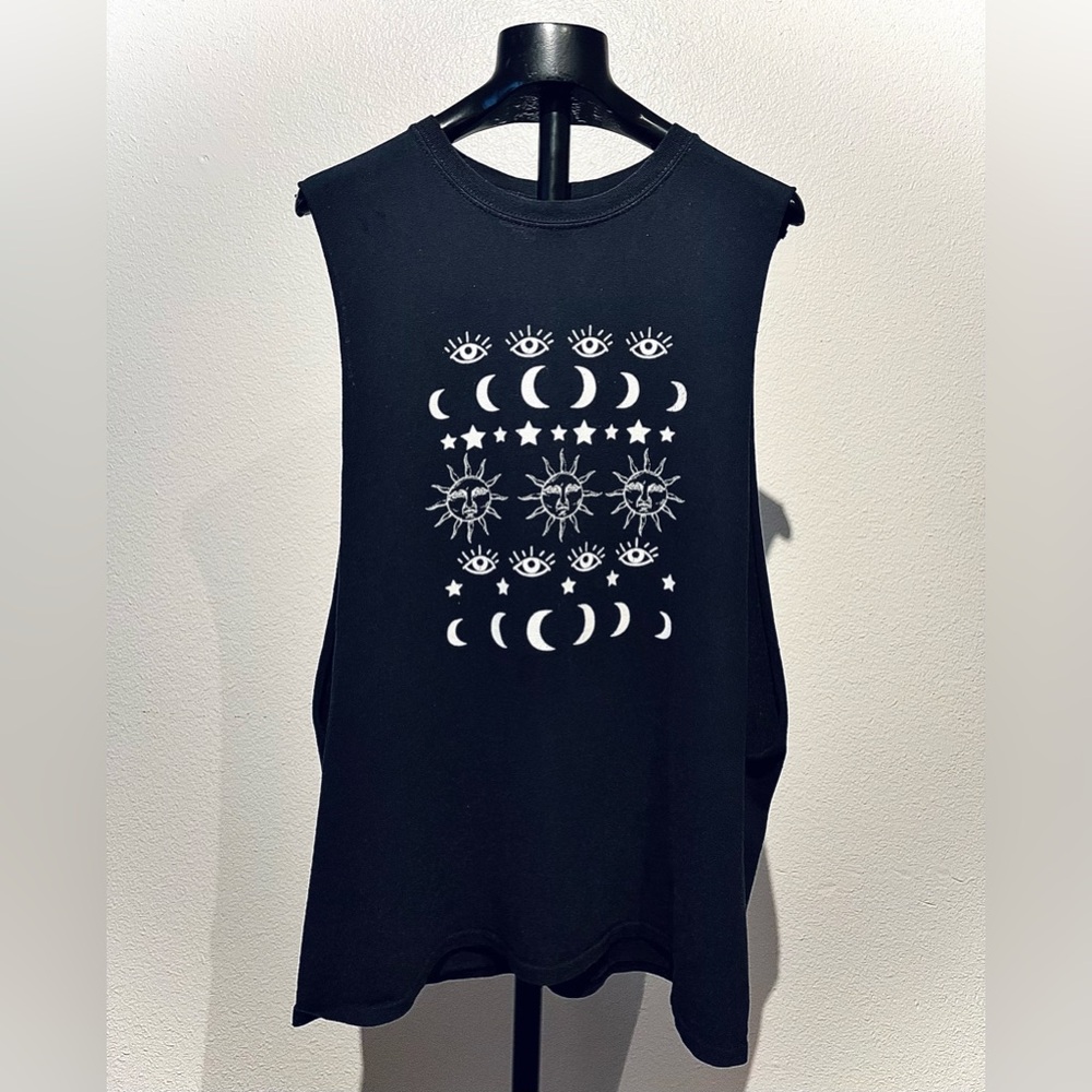 Daisy Street Sleeveless Top / Muscle Tank with Celestial Graphic - Size M